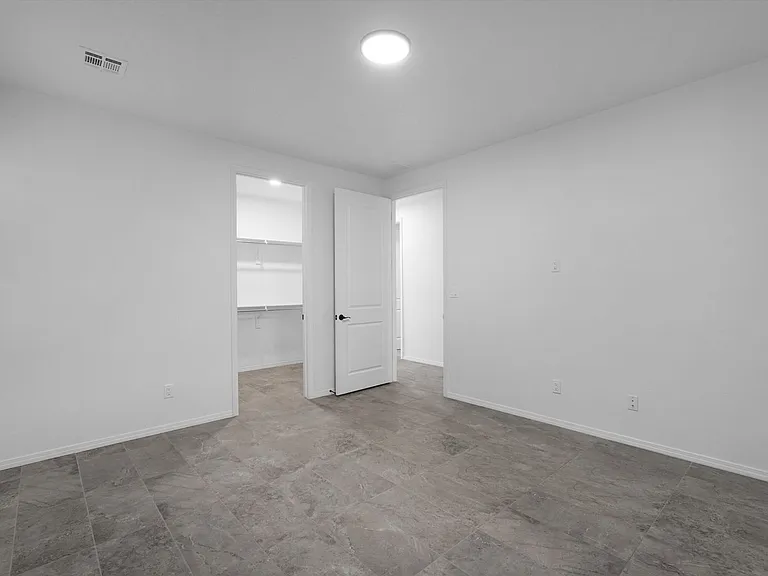 4017 Silver Springs Rd NE — Photo 25