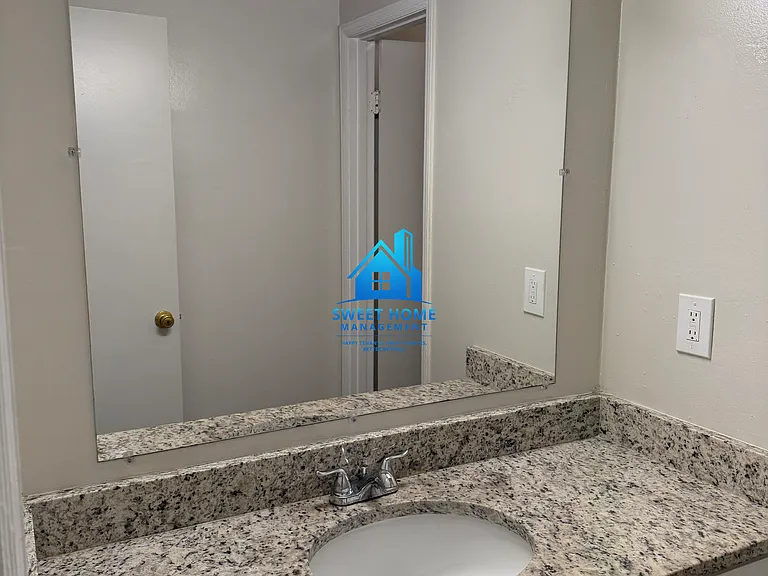 Ridge Pointe Apartments — Photo 6