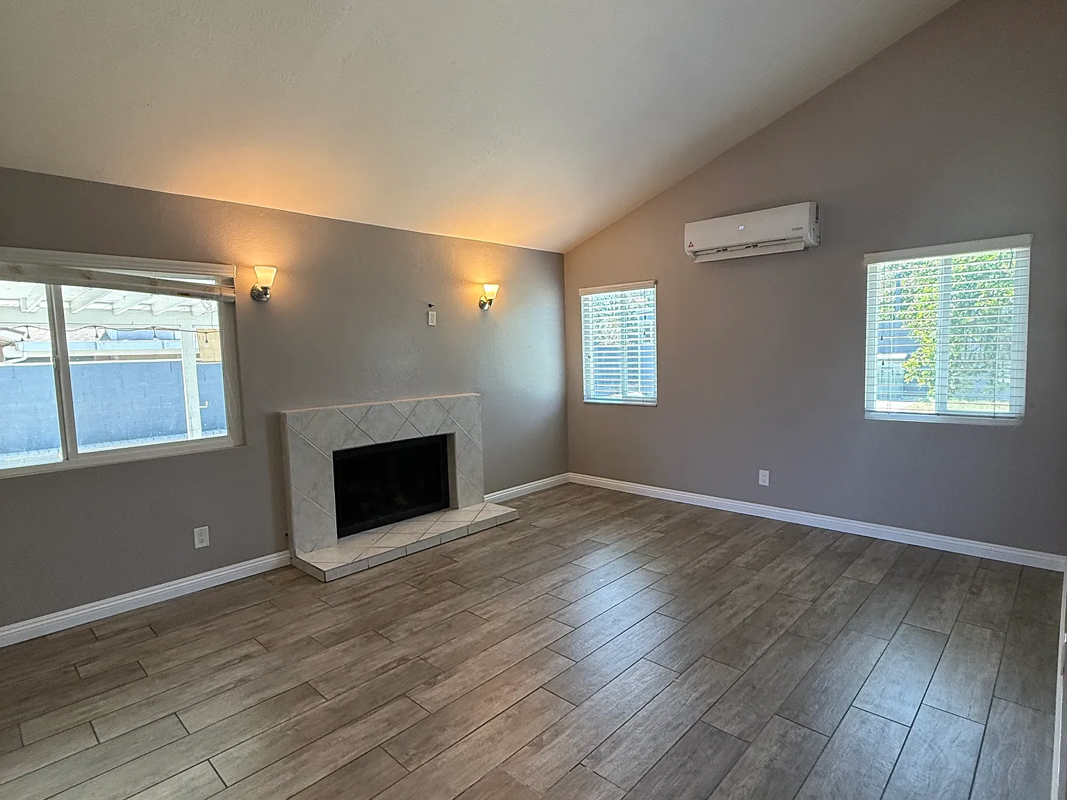 3 bed, 1373 sqft, $3,100 — Photo 3