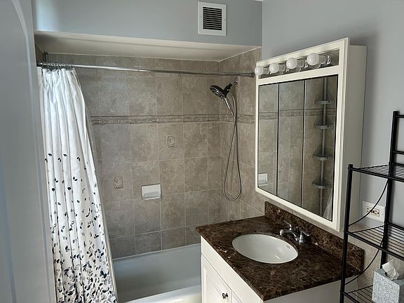 3rd image of 6325 N Sheridan Rd APT 1203