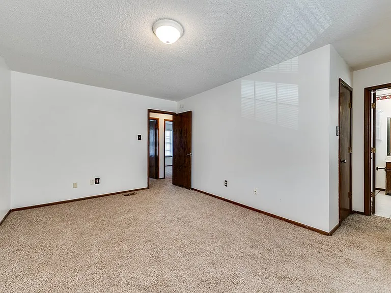 3245 Preston Dr — Photo 14