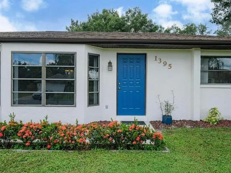 1395 Hayworth Rd — Photo 3