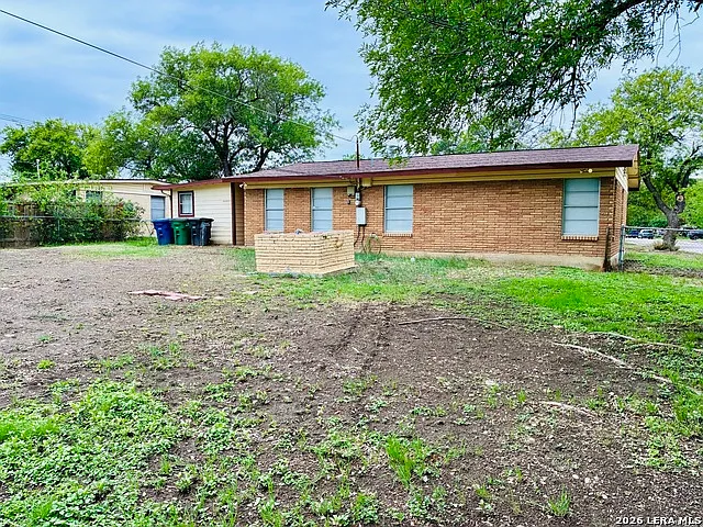3 bed, 2.0 bath, 1040 sqft, $1,600 — Photo 3