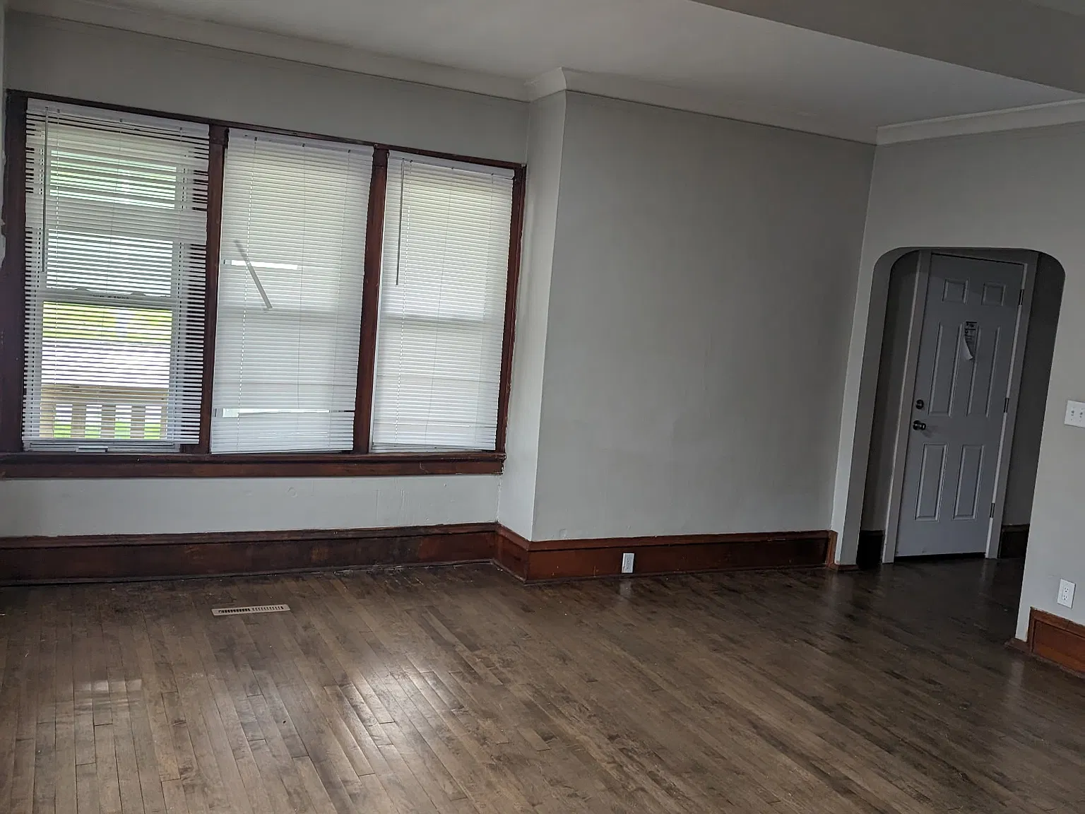 3 bed, $1,200 — Photo 1
