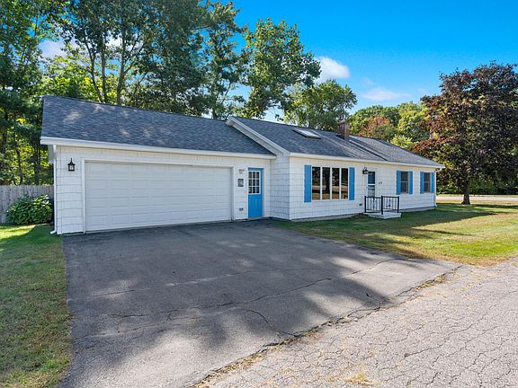3rd image of 217B Buxton Road