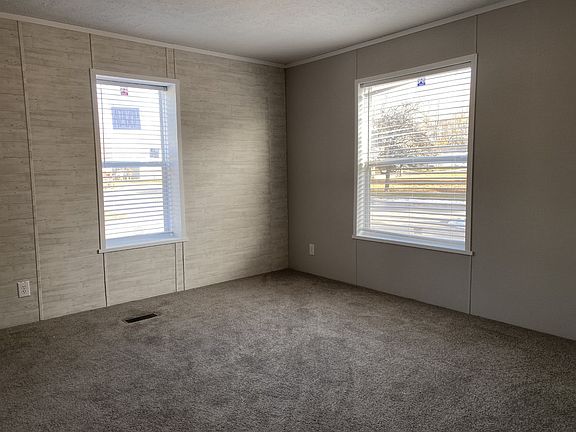 3rd image of 10601 Lyons Ct
