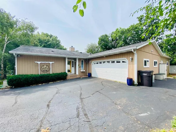 1022 Crestview Cir, Baraboo, WI 53913
