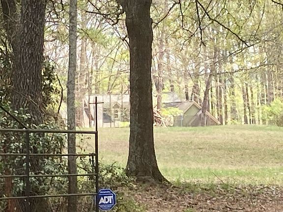 3rd image of 585 Sullivan Rd