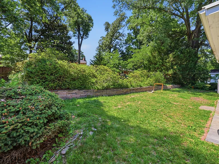 7322 Edmonston Rd — Photo 51