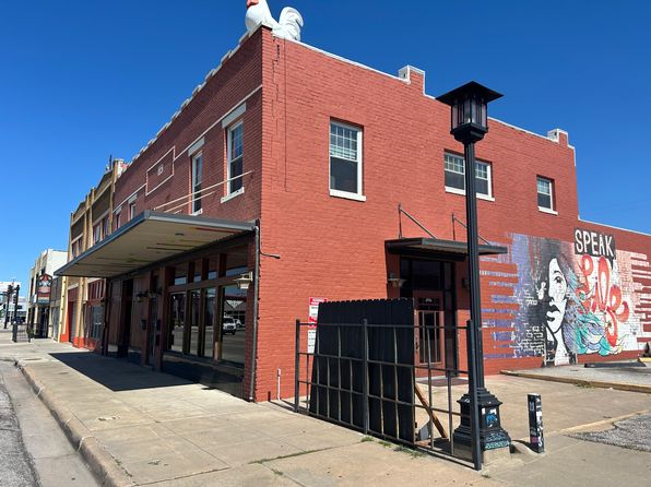 1722 E Douglas Ave