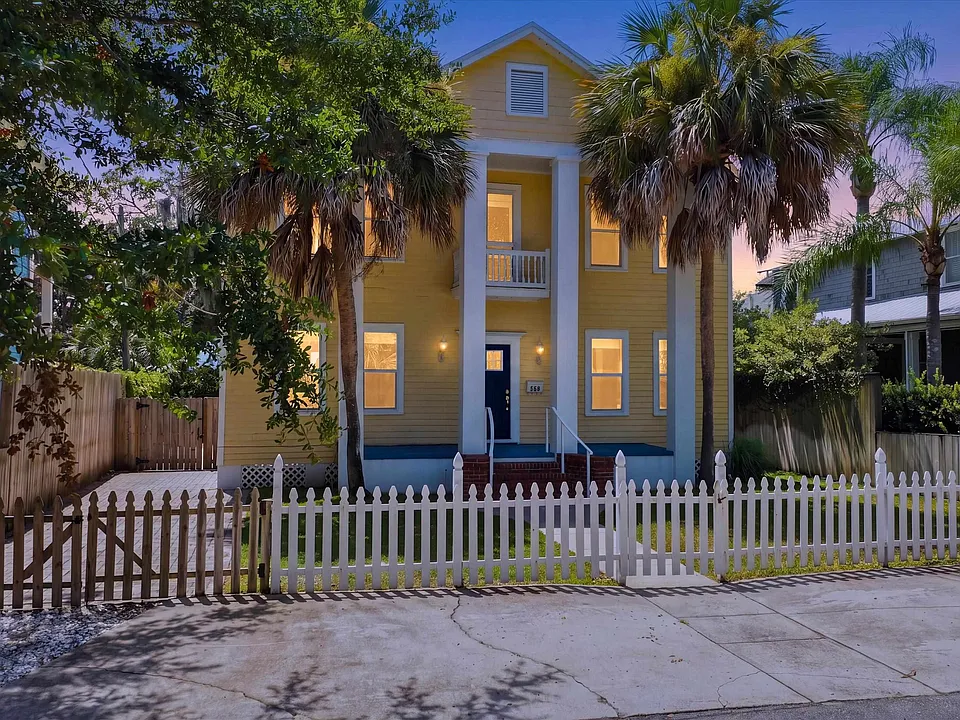 348 Charlotte St
