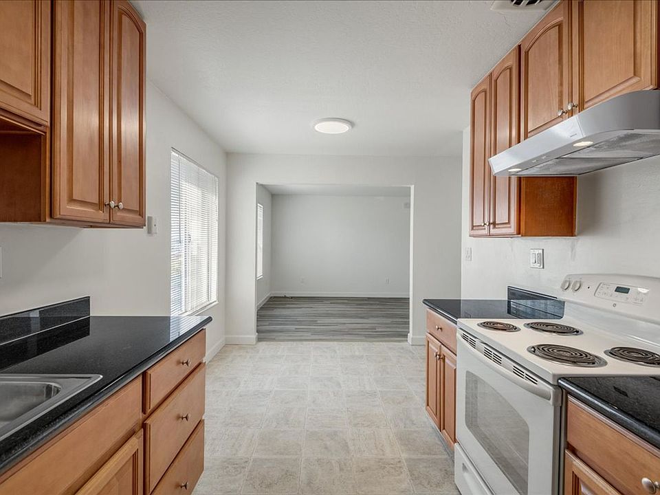 1st image of 1523 Schiller St APT C