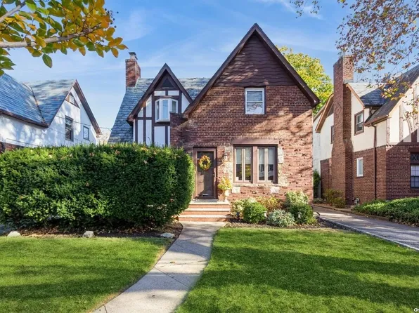 105 Gilmore Boulevard, Floral Park, NY 11001