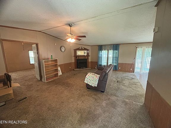 3rd image of 303 Altakima Ln