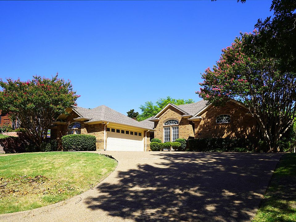 1st image of 30 Lakeway Dr