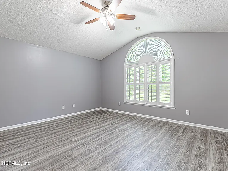 2243 Trailwood Dr — Photo 32