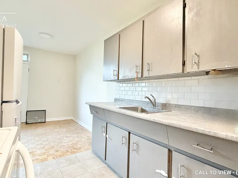 24 Pinehill Cres #407 — Photo 4