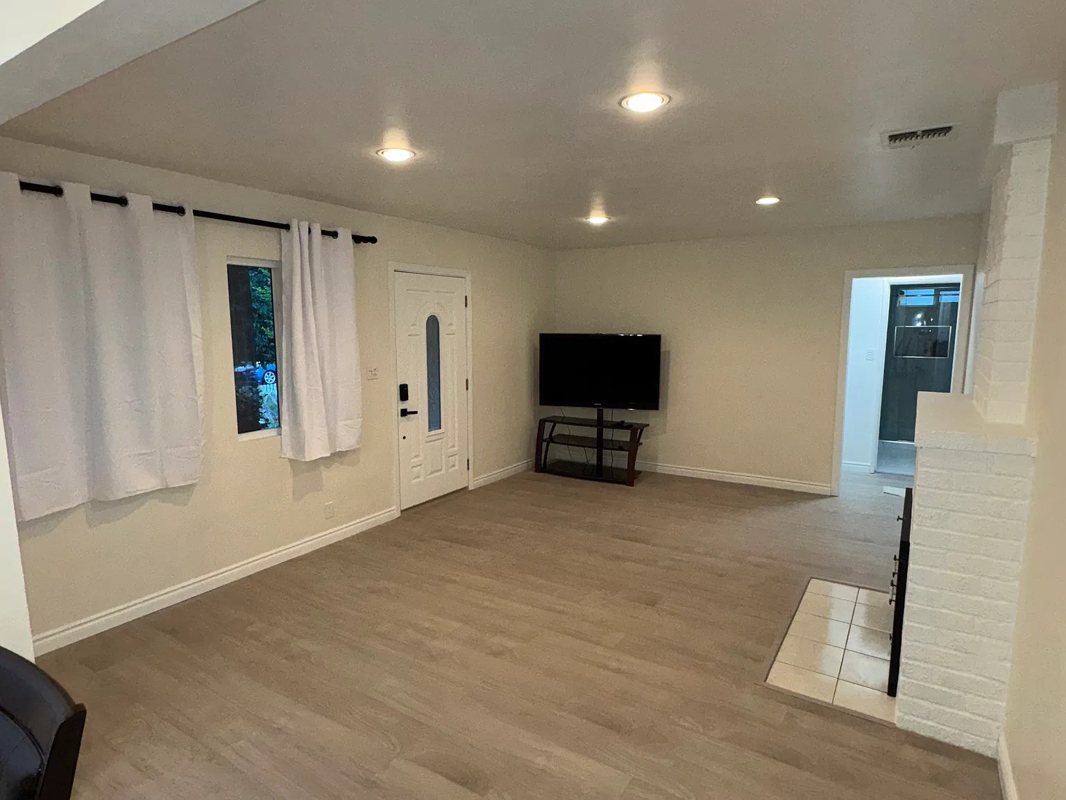 3 bed, 1288 sqft, $4,600 — Photo 2