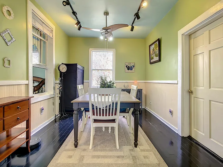 Option dining room.