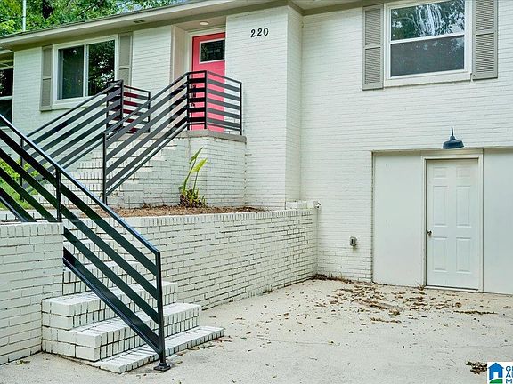 2nd image of 220 25th Ave NE