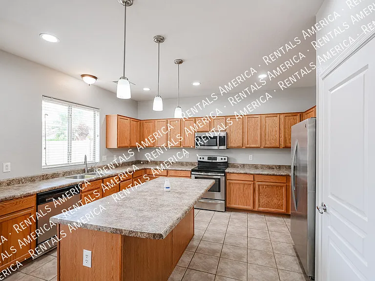 4563 E Oxford Ln — Photo 11