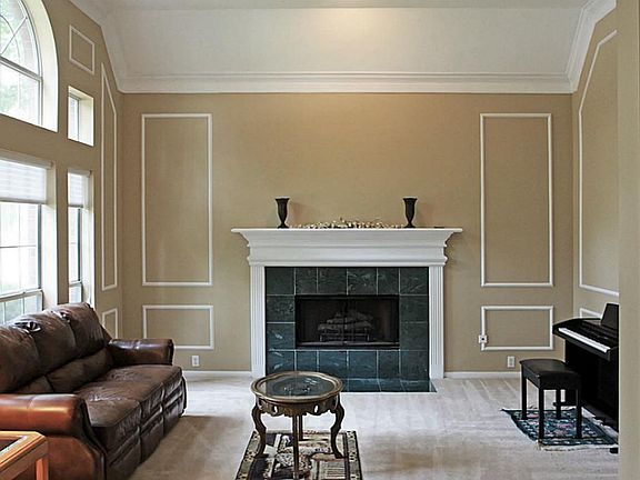 A Closer View of the Formal Living and the Detail it Offers.
