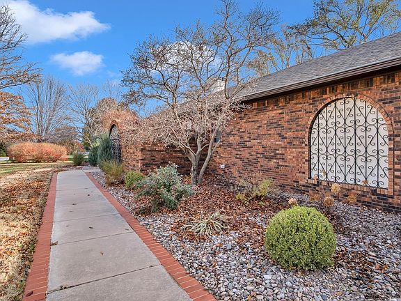 5th image of 305 Campus Ct