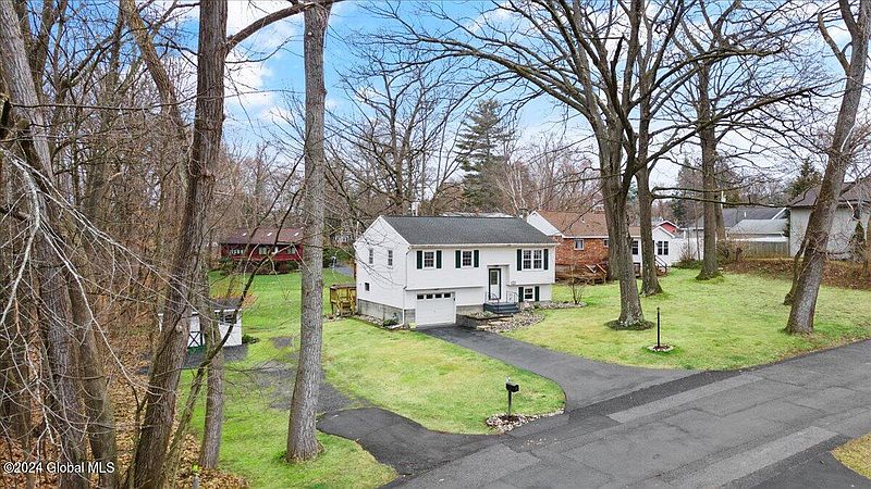 3rd image of 44 Upper Hillcrest Avenue