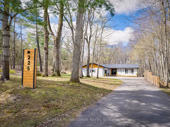 225 Blanchard St W, Gravenhurst, ON P1P 1A8