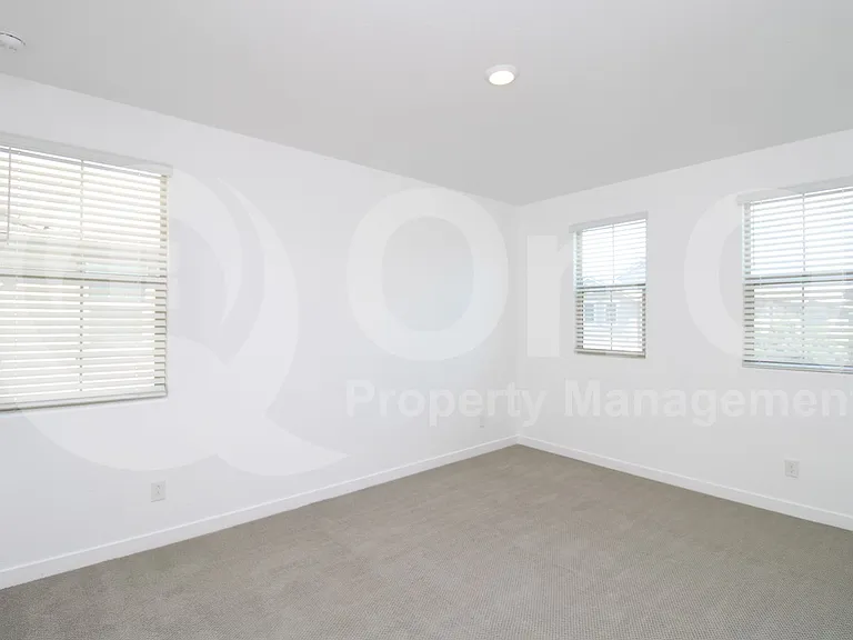 1045 E Thompson Way — Photo 10