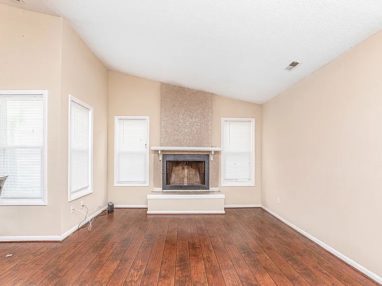 3864 Meadowbrook Ct — Photo 10