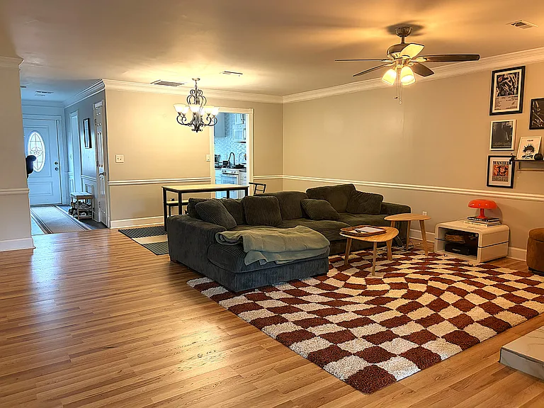 Poplar Pointe SE — Photo 8