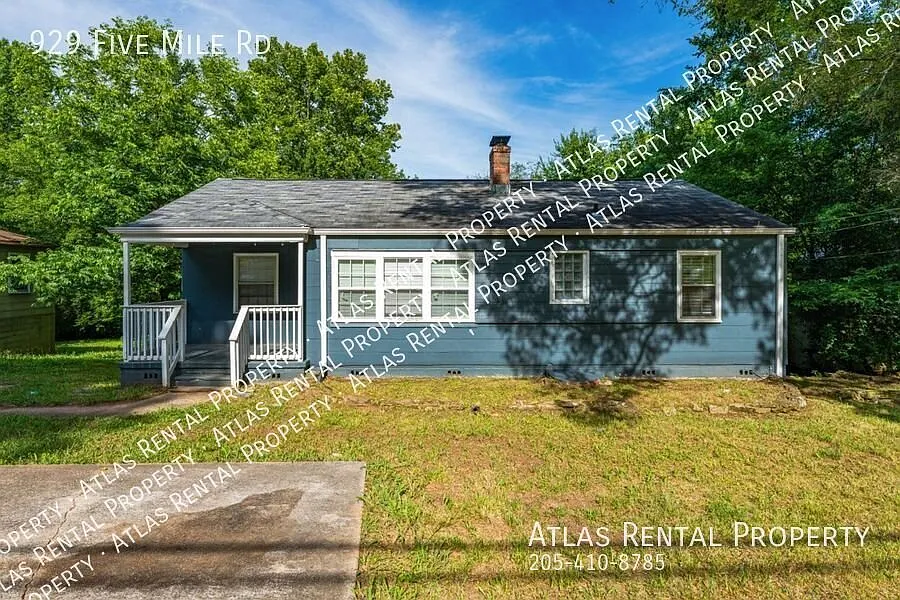 Pet-Friendly 3-Bedroom Home with Granite & Hardwood Floors! — Photo 1