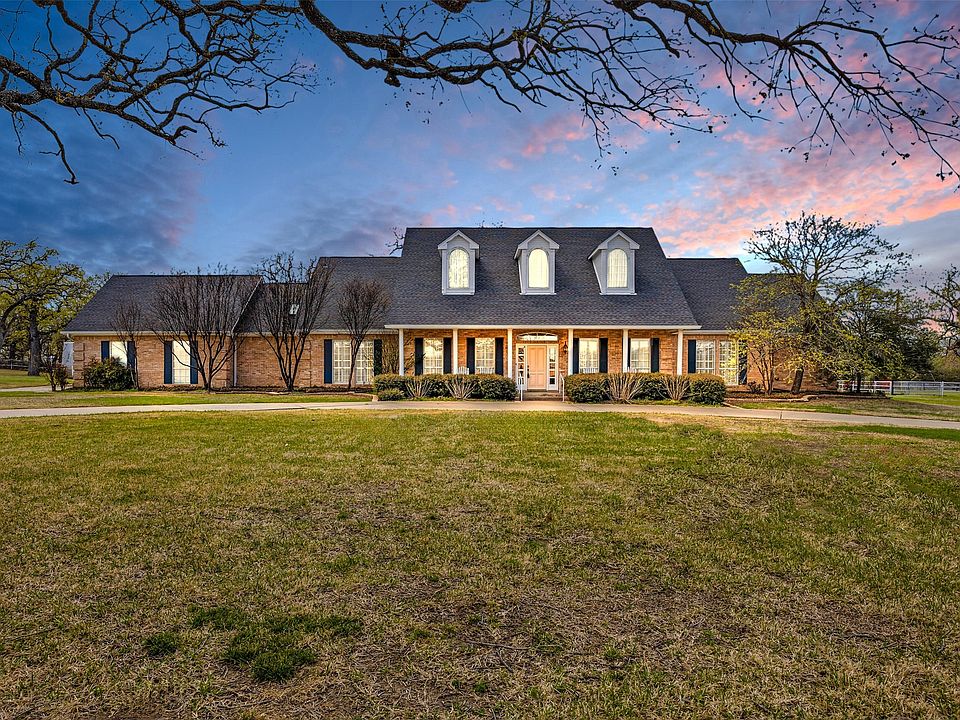 1st image of 6030 Oak Hollow Dr