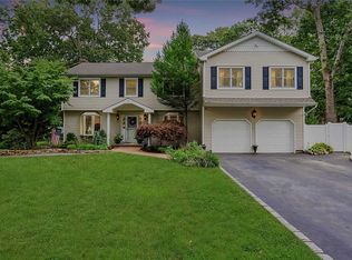 2 Quail Pl, Commack, NY 11725