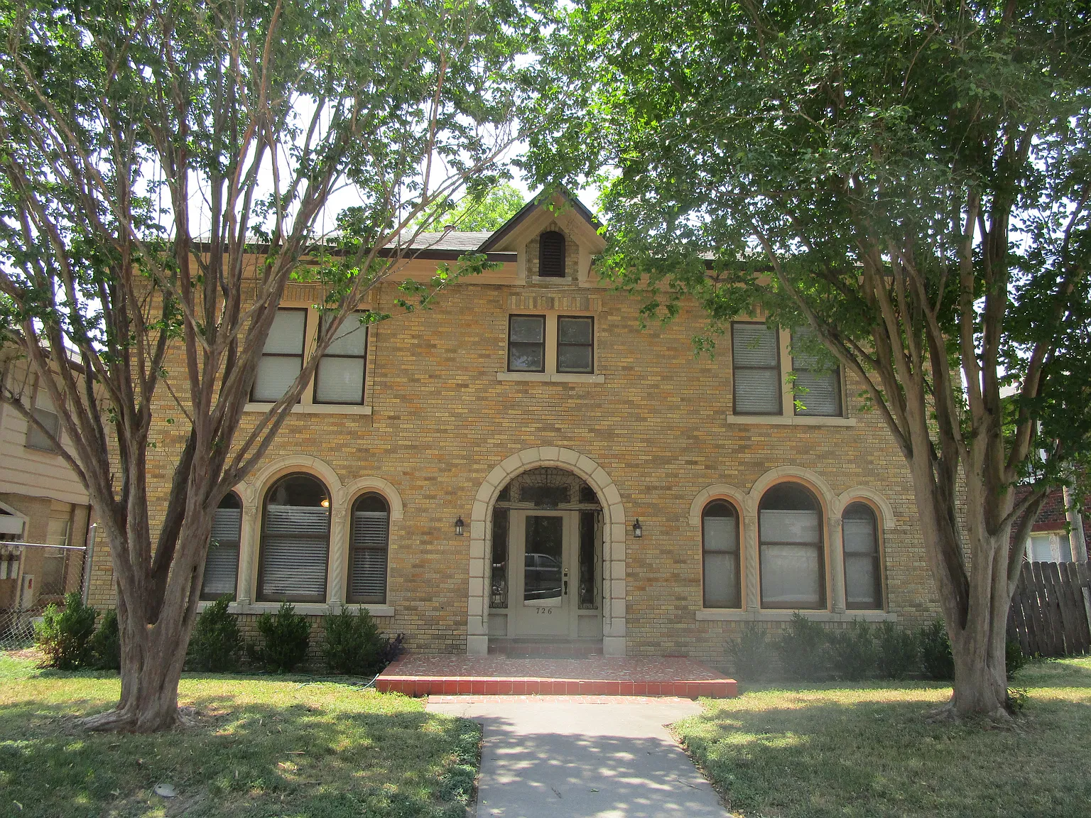 2 bed, 1300 sqft, $1,350 — Photo 1
