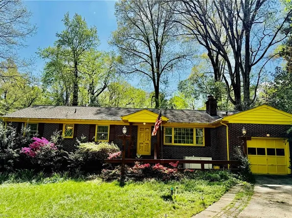 97 Shamrock Ln, Newport News, VA 23606