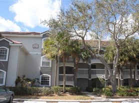 13929 Fairway Island Dr