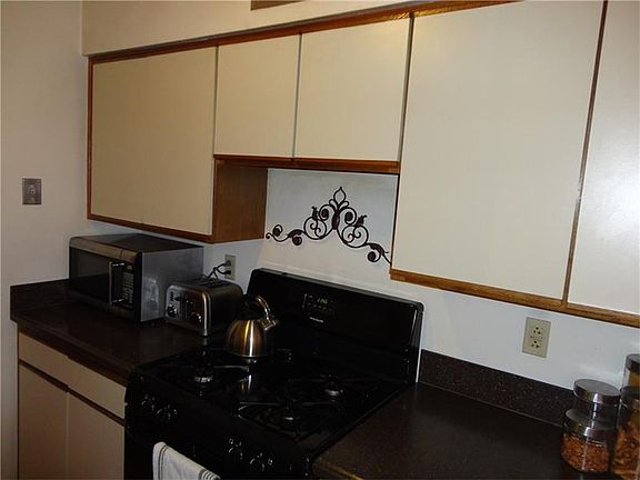 3rd image of 815 Forest Green Dr