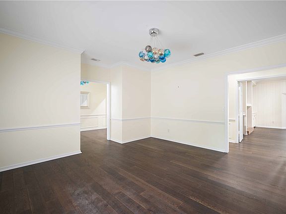 4th image of 5880 Clubhouse Dr