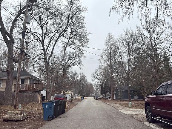 4th image of 6N934 Woodlawn Ave