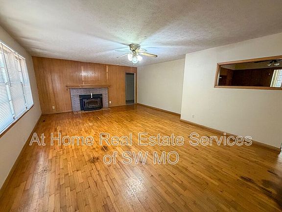 3rd image of 516 S Prince Ln