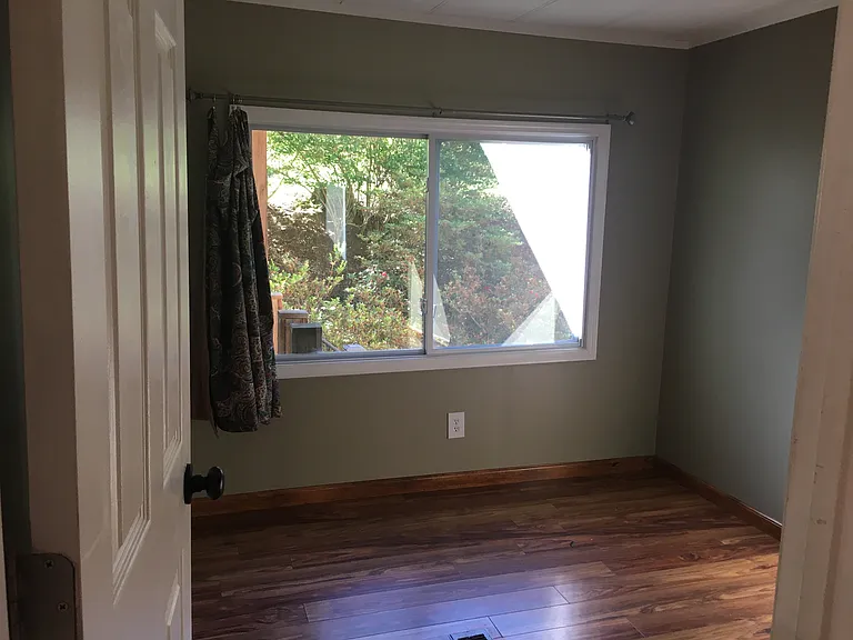 8'10"x8'10" bedroom