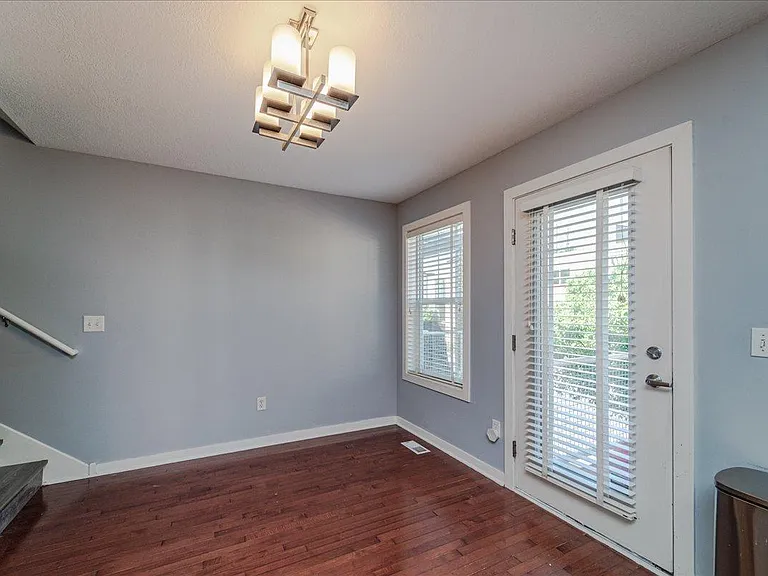1440 Marshall St NE — Photo 5