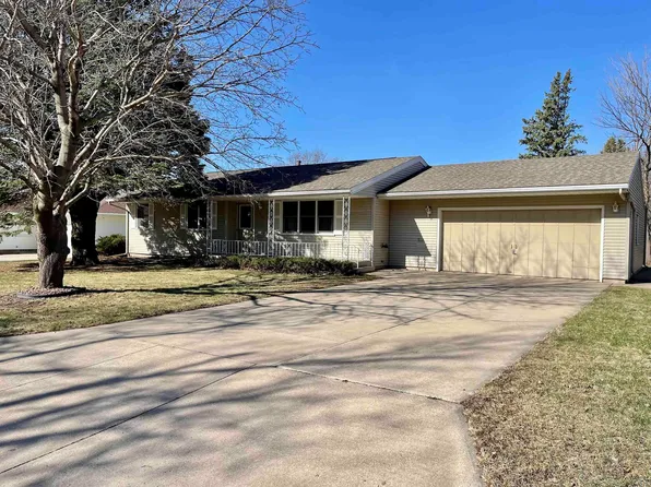 508 Gran Dr, Storm Lake, IA 50588