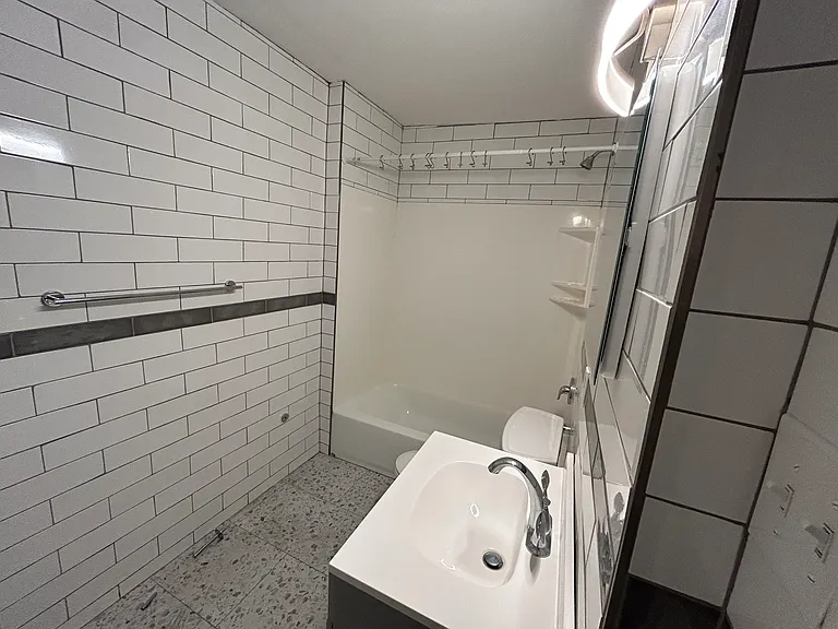 2356 McCausland Ave #6 — Photo 5