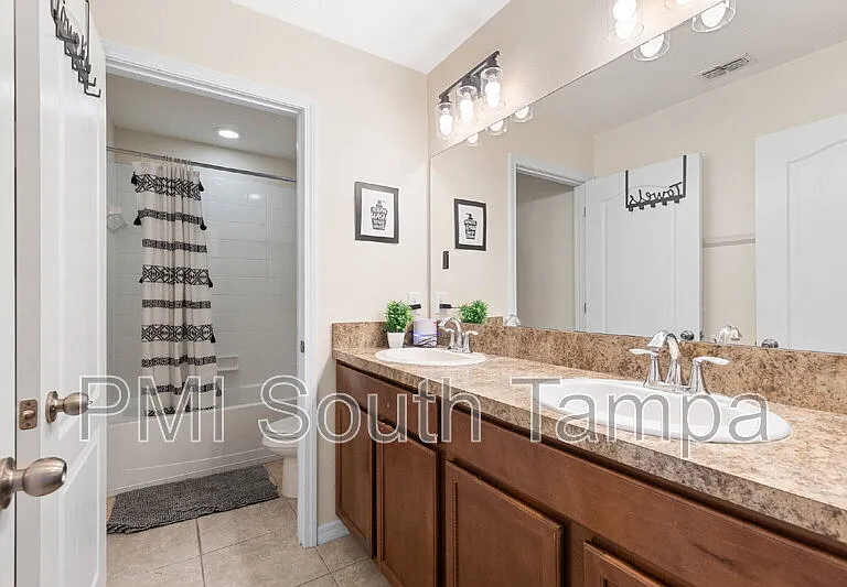 11403 Holmbridge Ln — Photo 17