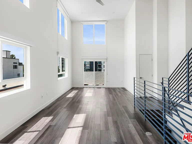 3667 Mentone Ave #8 — Photo 4