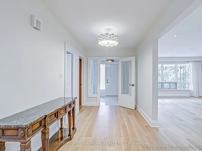 47 Waterloo Ave — Photo 24