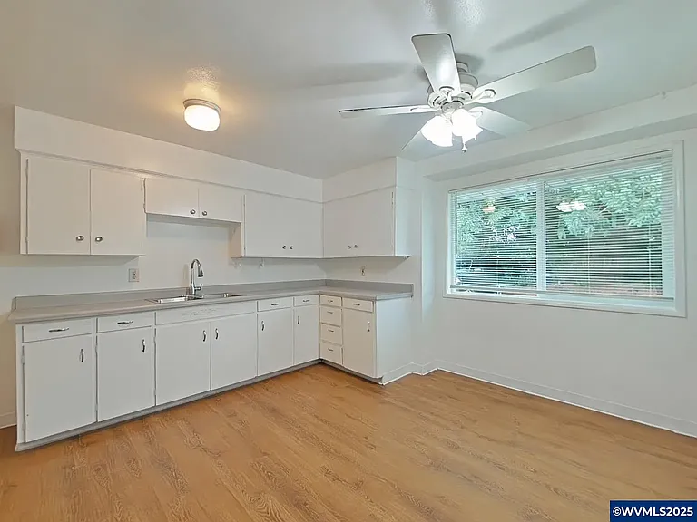 1120 SW 35th St — Photo 3